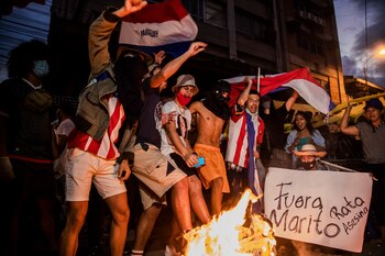 Manifestantes contra el gobierno la