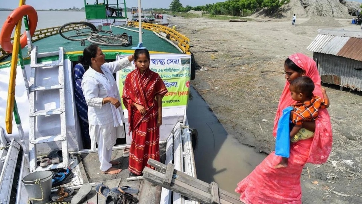 Imagen de la noticia: Más de 2.000 islas sin hospitales: así funciona la red de clínicas flotantes de India