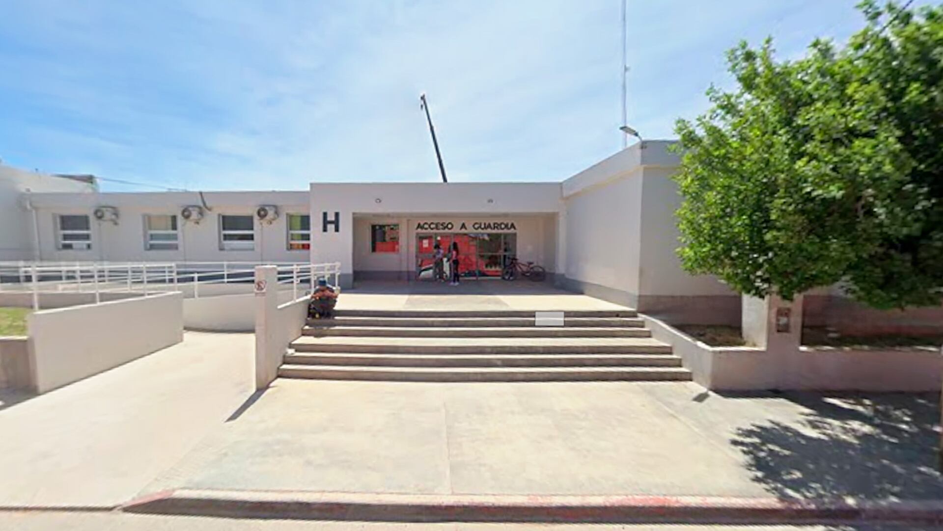 En un primer momento, la ambulancia trasladó a ambos heridos al hospital de Cinco Saltos.