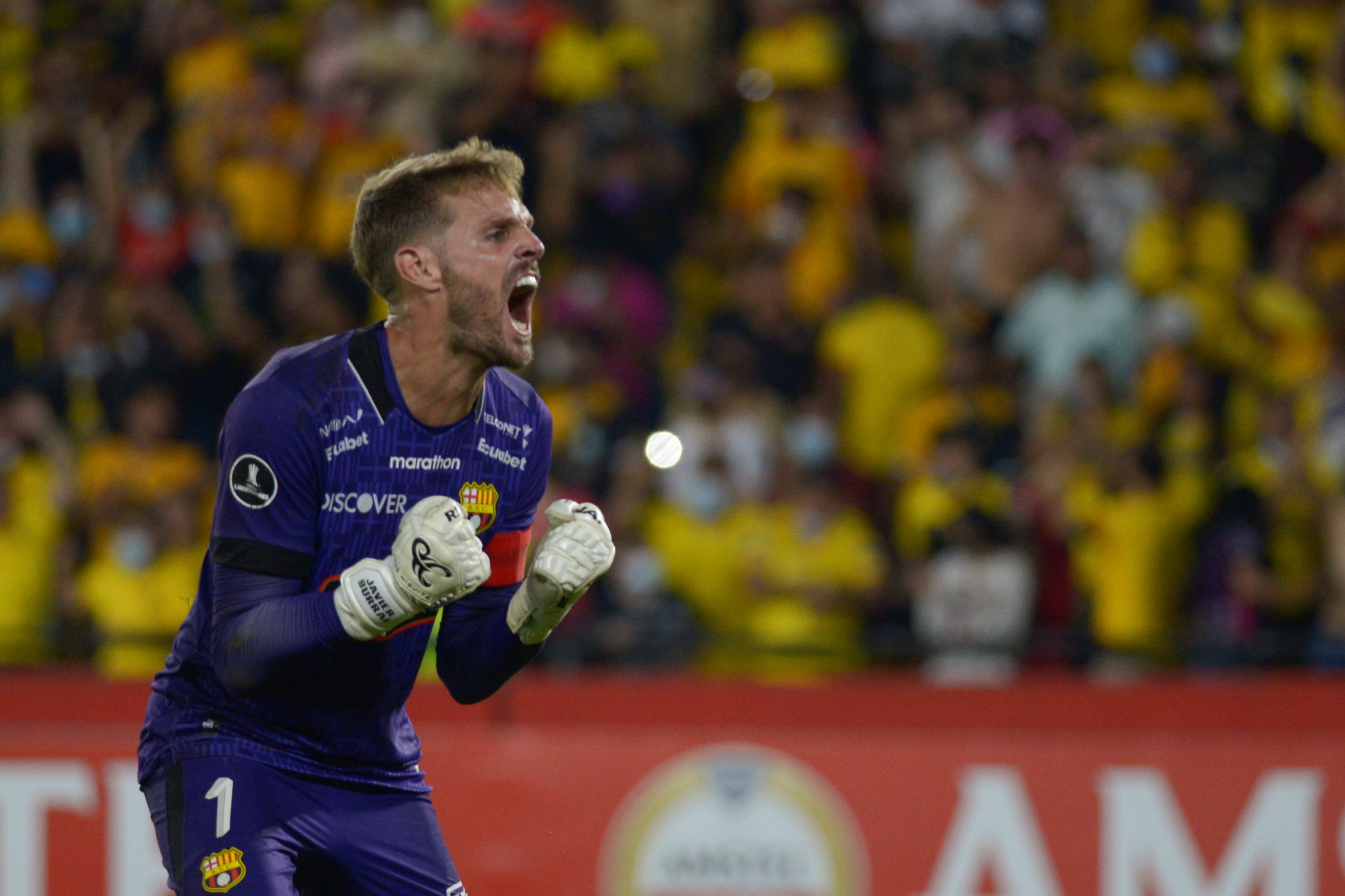Javier Burrai pasó por el Barcelona de Guayaquil, equipo que fue dirigido hace años por Fabián Bustos - crédito Marcos Pin/EFE