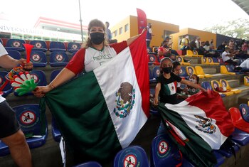 Aficionados de México animan ante