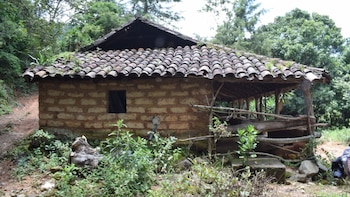 El Banco Central de Reserva reporta disparidades en acceso a servicios básicos en El Salvador. (Foto Infobae, Jessica García).