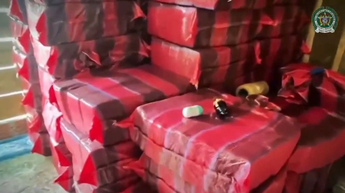 La organización criminal Comandos de Frontera es señalada como responsable del cargamento incautado, fortaleciendo su logística en el sur del país - crédito Policía Nacional