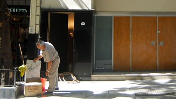 Por el aumento a los