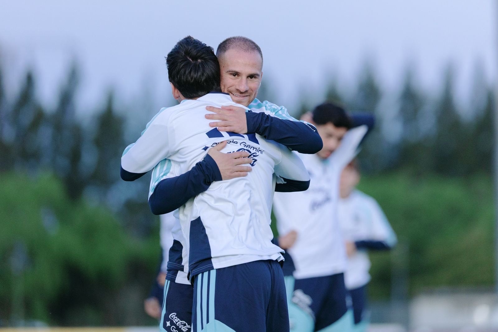 El cálido abrazo de Alexis Mac Allister al ídolo argentino (@Argentina)
