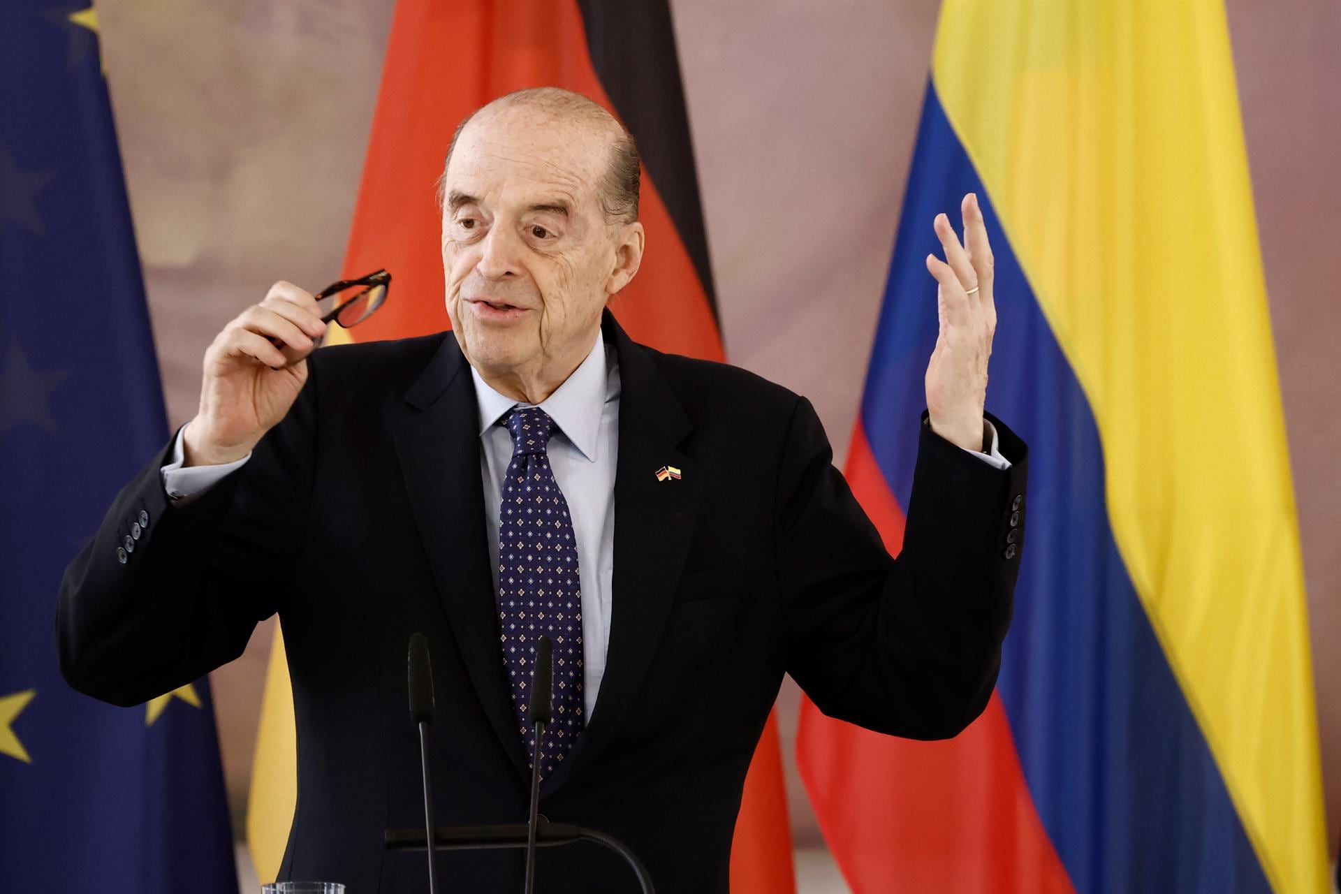 La Fiscalía acusa al exministro Leyva de prevaricato por presuntas irregularidades en el proceso de adjudicación del contrato de pasaportes - crédito Europa Press