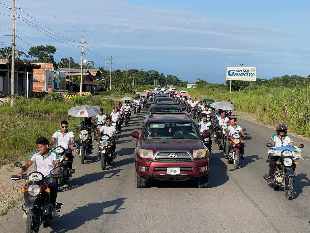 Así se movilizaba Evo Morales por las vías en la región del Trópico de Cochabamba, tras un registro fotográfico que se conoció a finales de 2024, y que dan cuenta del apoyo de los pobladores el expresidente de Bolivia - crédito Diego Viamont/Facebook