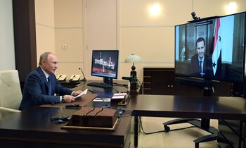 Putin dialoga con Assad en