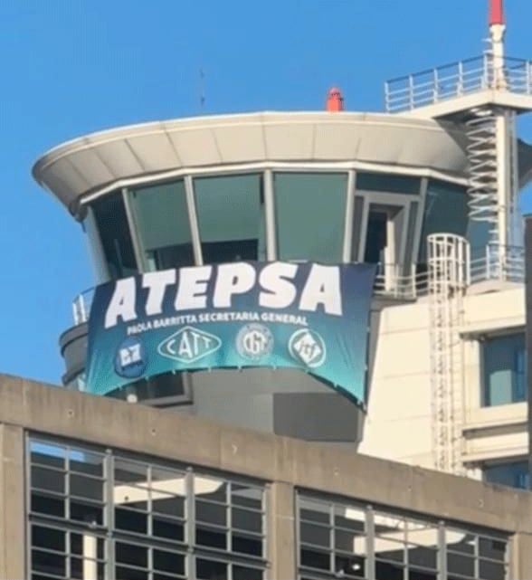 Torre de control del Aeroparque Jorge Newbery, uno de los aeropuertos afectados por el paro de controladores aéreos dispuesto por ATEPSA.