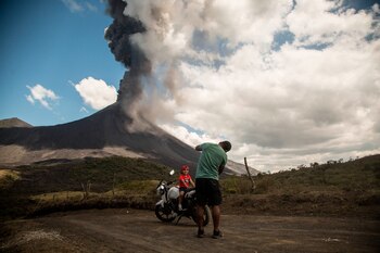 Imagen de archivo del volcán Pacaya de fondo, en San Vicente Pacaya (Guatemala). (EFE/ Esteban Biba /Archivo)