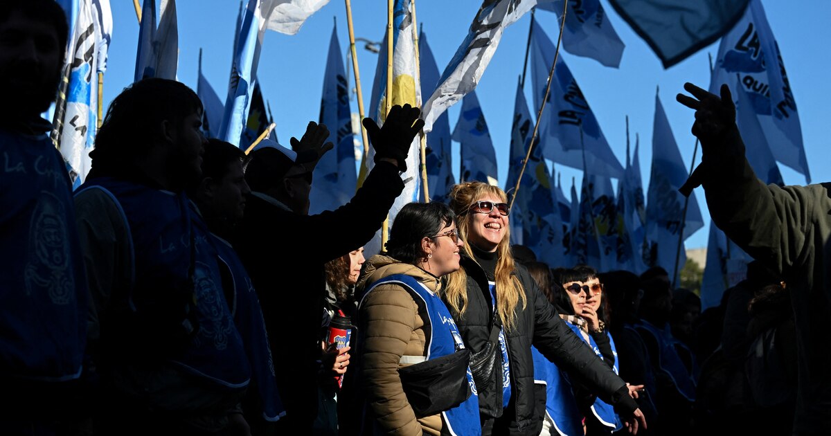 Masiva marcha en Plaza de Mayo respalda a Cristina Kirchner tras confirmación de condena
