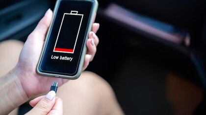 Cargar el celular en el carro daña su batería: verdad o mentira