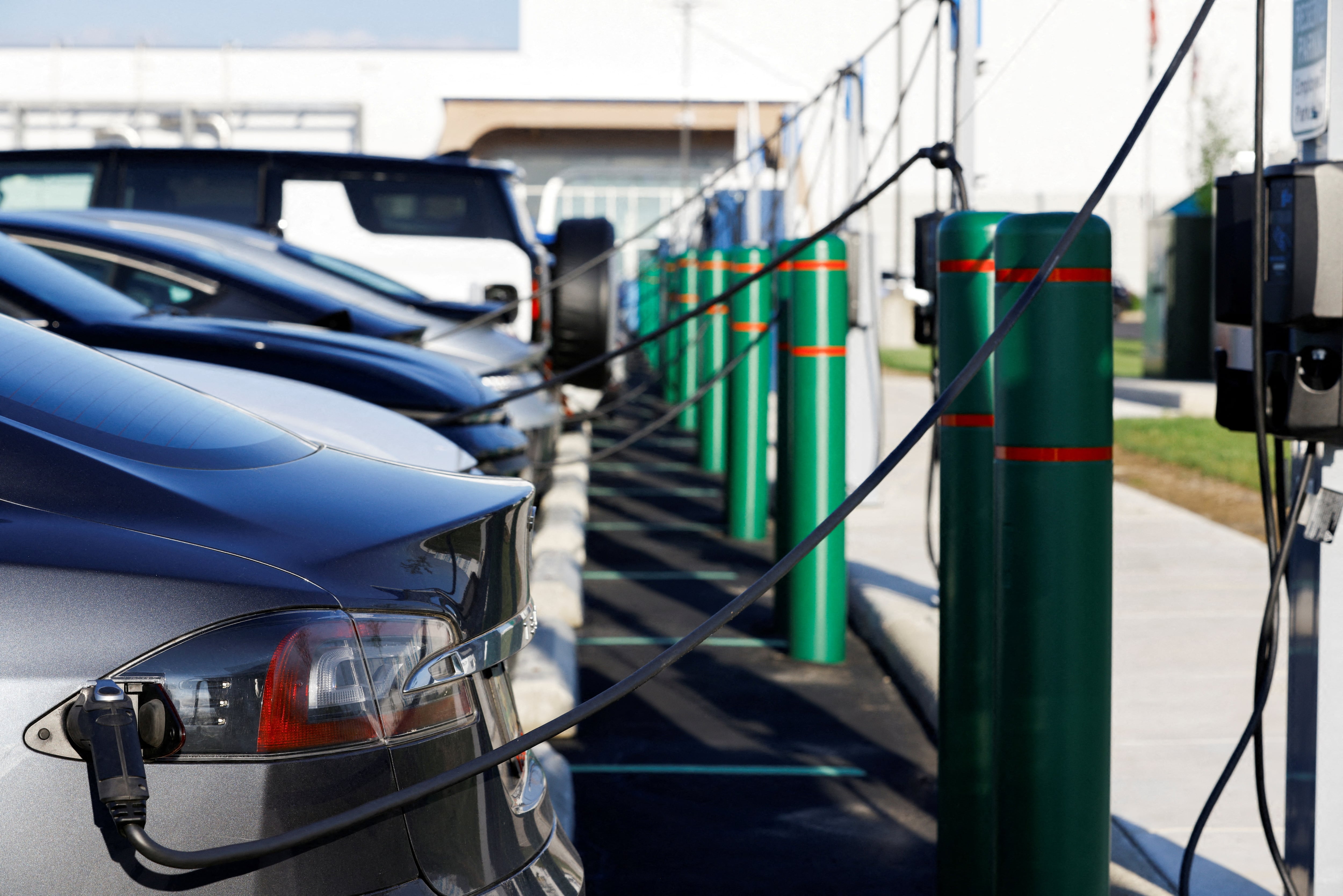 El Gobierno elevó a USD 35.000 el tope para importar autos eléctricos sin  arancel - Infobae