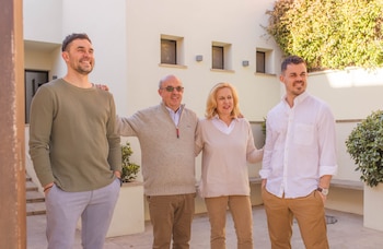 Tercera y cuarta generación al frente de la Fonda de Alcalá (Cedida)