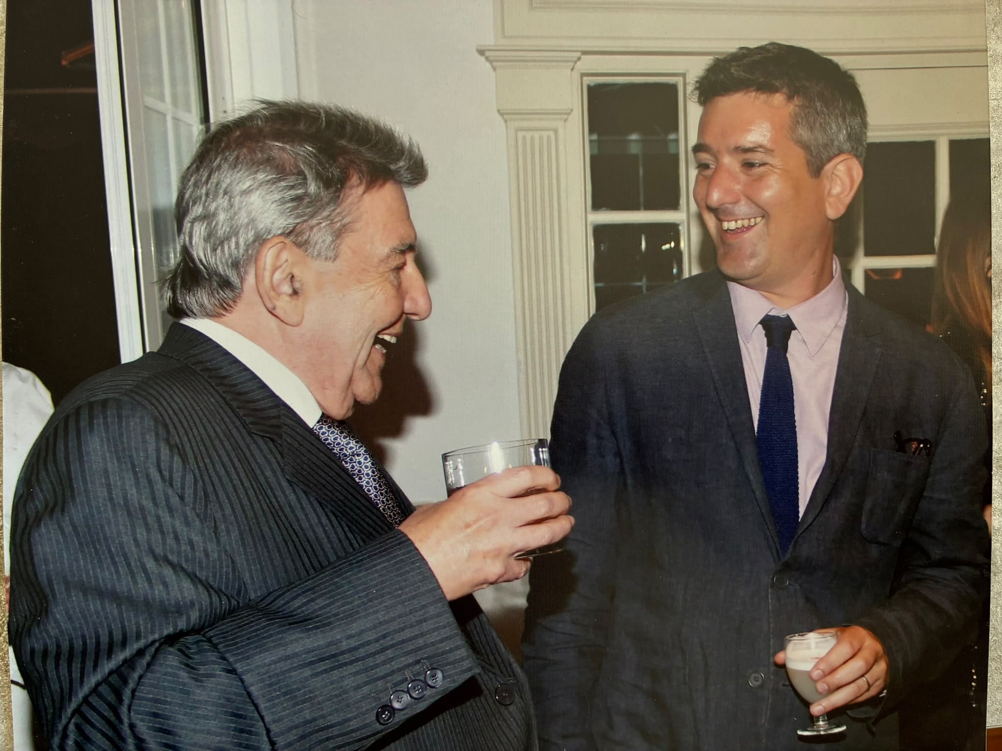 El escritor Santiago Roncagliolo con su padre, Rafael Roncagliolo.