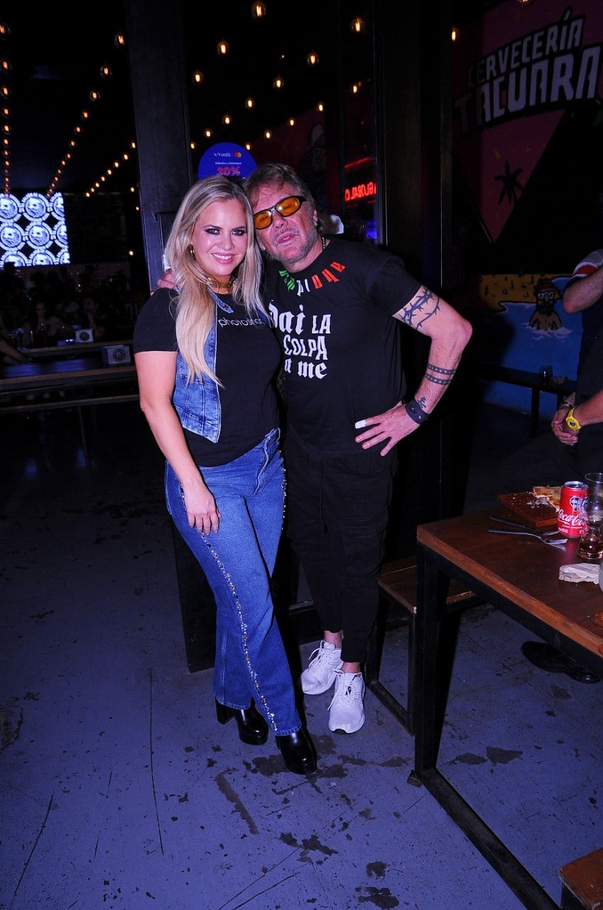 En una noche cargada de emoción, Alejandra Maglietti y Beto Casella posaron ante la cámara en los festejos de despedida del ciclo