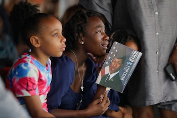 Para la familia del aviador, el juicio es la única vía para que el Estado reconozca que un hombre inocente murió en su propio hogar sin haber amenazado a nadie (REUTERS/Alyssa Pointer)
