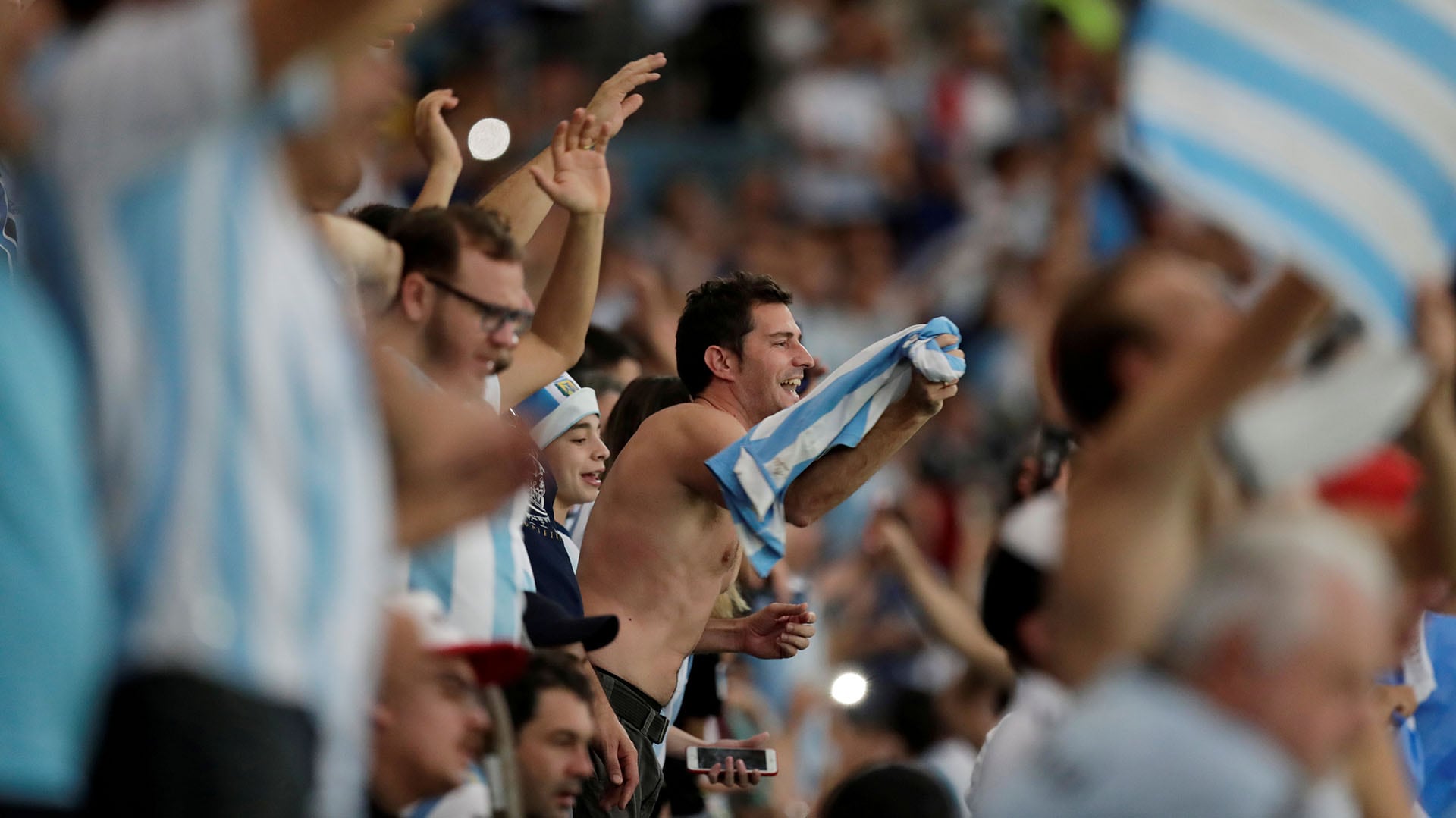 Miles de argentinos buscan estar presentes en Kansas City para el debut de la Selección ante Argelia, el 16 de junio, en el Arrowhead Stadium. (Reuters)