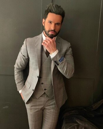 Eleazar ha combinado la actuación