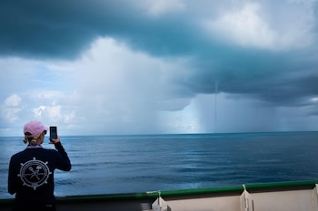 La científica marina Tyler Christian