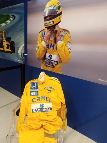 El buzo amarillo de Lotus