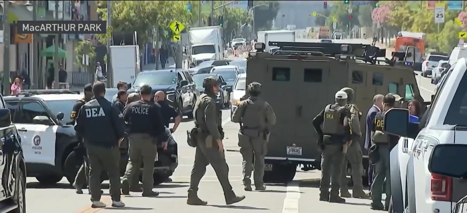 Las autoridades realizaron tres arrestos por venta de narcóticos, cuatro detenciones con orden judicial y cinco infracciones por delitos menores en MacArthur Park