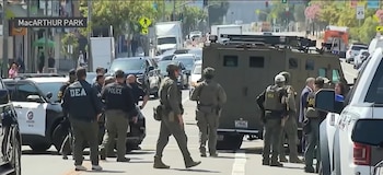 Las autoridades realizaron tres arrestos por venta de narcóticos, cuatro detenciones con orden judicial y cinco infracciones por delitos menores en MacArthur Park