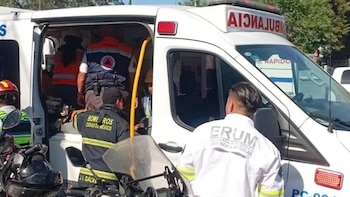 Colapsa grúa tipo torre en obra de la colonia Roma Sur, CDMX: hay cuatro lesionados