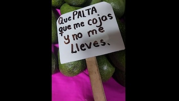 Con mensajes que celebran el