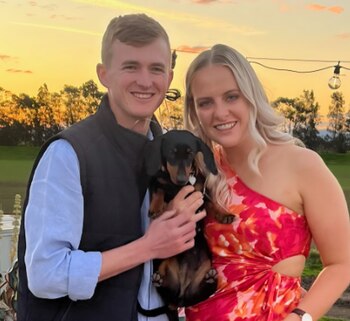 Josh Fishlock y Georgia Gardner con Valerie. (Imagen: Facebook)