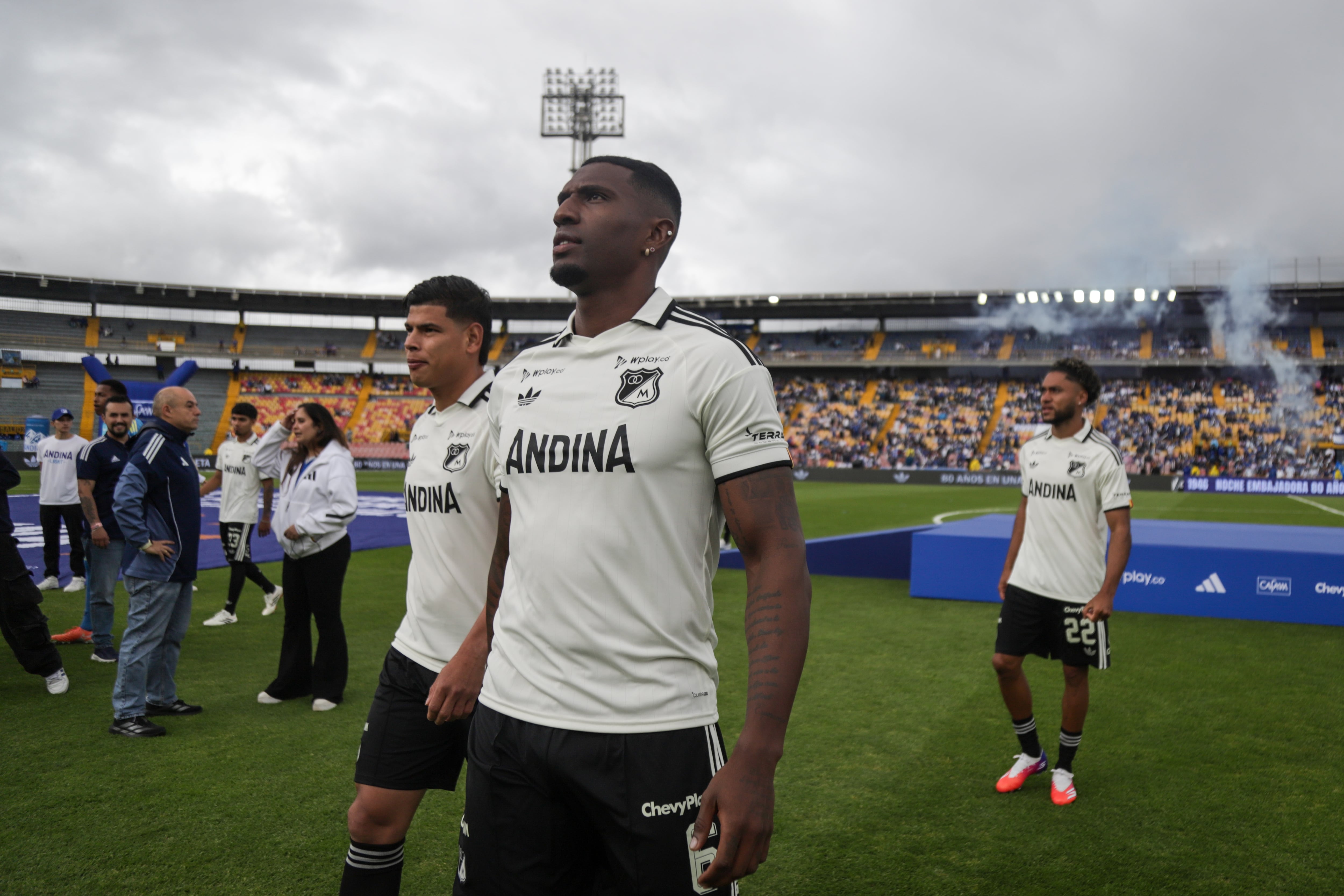 Millonarios arrancó con derrota y sumó una sanción insólita por un incidente en rueda de prensa