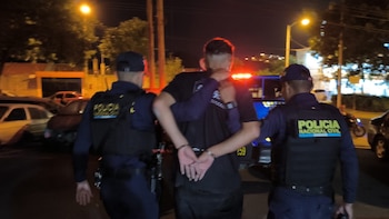 La PNC de Guatemala consignó 97 armas de fuego y decomisó 1,096 motocicletas y 240 vehículos sin placas o sin documentación requerida. (Foto cortesía Policía Nacional Civil de Guatemala)