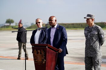 Ministro Luis Gilberto Murillo se