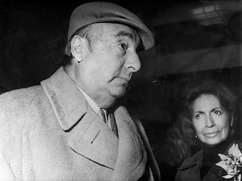 Pablo Neruda y su mujer,