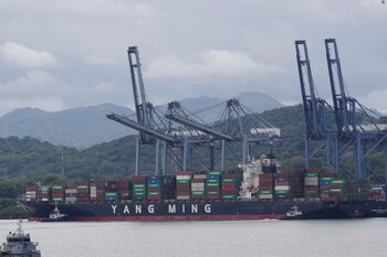 Panamá aseguró que en el Canal los trabajadores chinos no tienen injerencia en su administración sino que realizan actividades auxiliares que sirven a los propósitos de la navegación comercial (EFE)