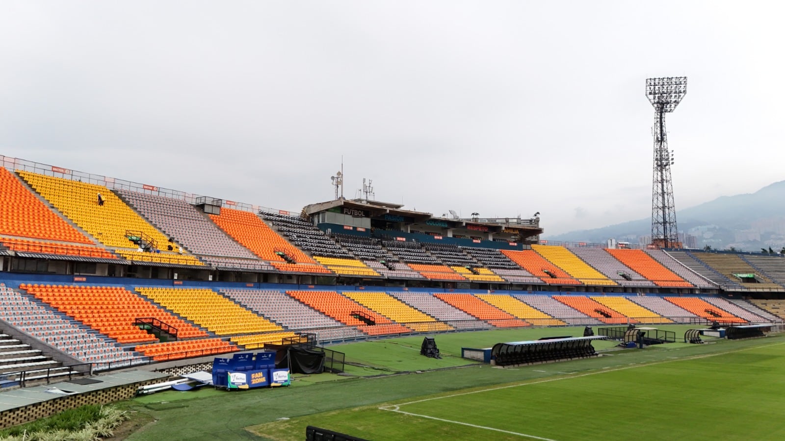 Así avanzan las obras de renovación del Atanasio Girardot de Medellín: desmontaron la cubierta de la tribuna occidental