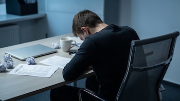 El optimismo laboral de los jóvenes en Estados Unidos se desploma y amplía la brecha con los mayores