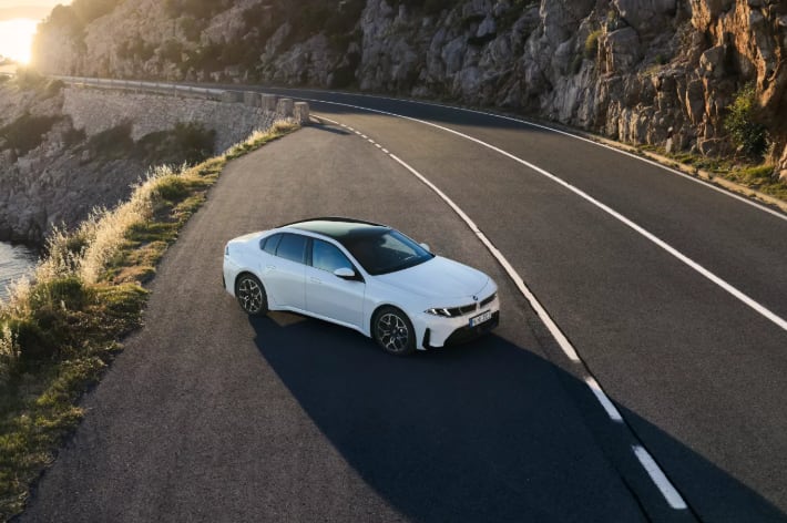 El BMW i3 50 xDrive entrega 463 caballos de fuerza y permite recargar más de 300 kilómetros de autonomía en diez minutos. (Foto: BMW)