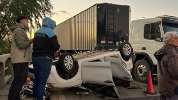 Cinco autos chocaron y uno