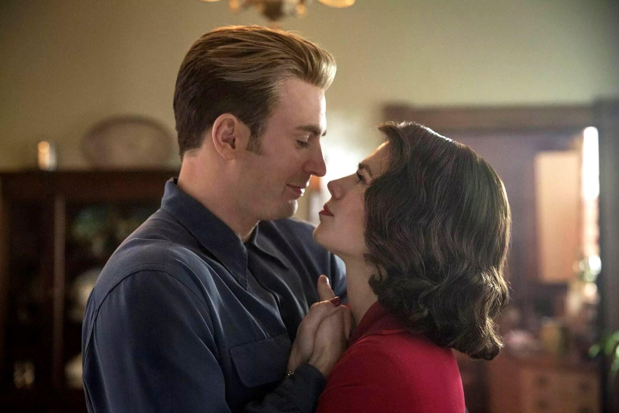 Tras la derrota de Thanos, Steve Rogers decide retirarse y vivir junto a Peggy Carter, cerrando su ciclo como Capitán América