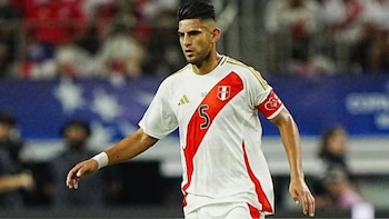 Carlos Zambrano, preocupado por el futuro de la selección peruana: “Esa misma hinchada quería que salgan todos los grandes”