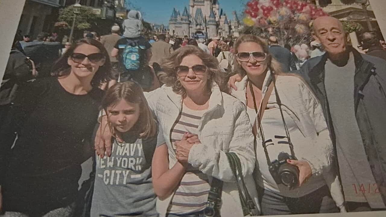 Eleonora Wexler, su hija Miranda Wassington, sus padres Cristina y Ricardo, y su hermana Luciana durante un viaje familiar a Disney World