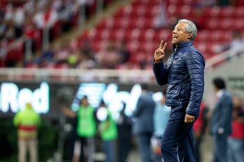 En la imagen el técnico