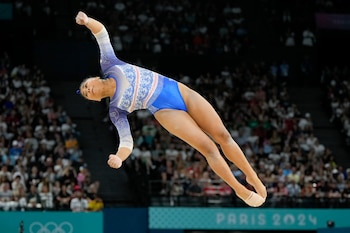 La panameña Hillary Heron, destaca entre las atletas de gimnasia artítica. (AP Foto/Charlie Riedel)