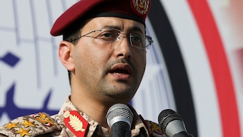 El portavoz militar de los rebeldes hutíes en Yemen infringió las normas de la red social X: su cuenta fue suspendida