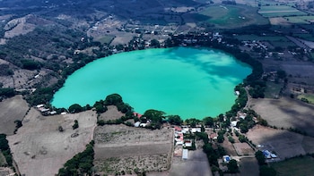 Apastepeque: la espectacular Laguna de aguas turquesas que tienes que ver para creer en El Salvador