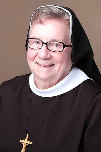 Mary Madeline Dolan, 82 años