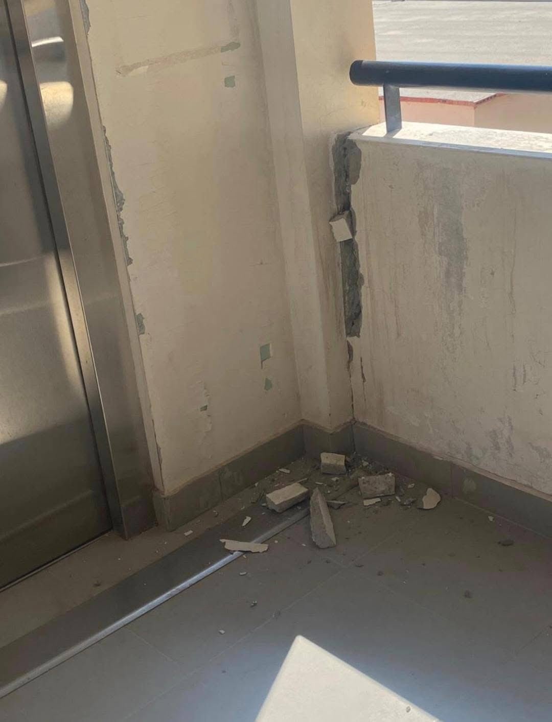 La Universidad Nacional San Luis Gonzaga de Ica sufrió daños estructurales en sus instalaciones, incluyendo paredes agrietadas y escombros, como consecuencia del sismo de magnitud 6.1 que afectó la región. (La Lupa)