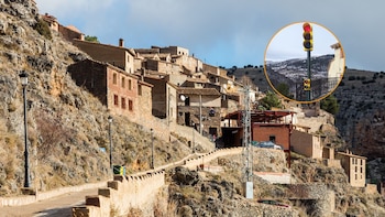 El pueblo más pequeño del mundo con semáforos está en España: menos de 30 vecinos y en plena montaña