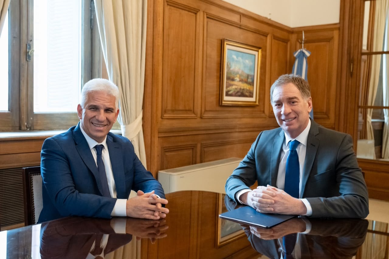 El jefe de Gabinete, Diego Santilli, con el gobernador de San Luis, Claudio Poggi, en Casa Rosada